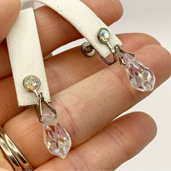 Vintage aurora Borealis briolette retro screw back earrings sparkling iridescent - Picture 8 of 9